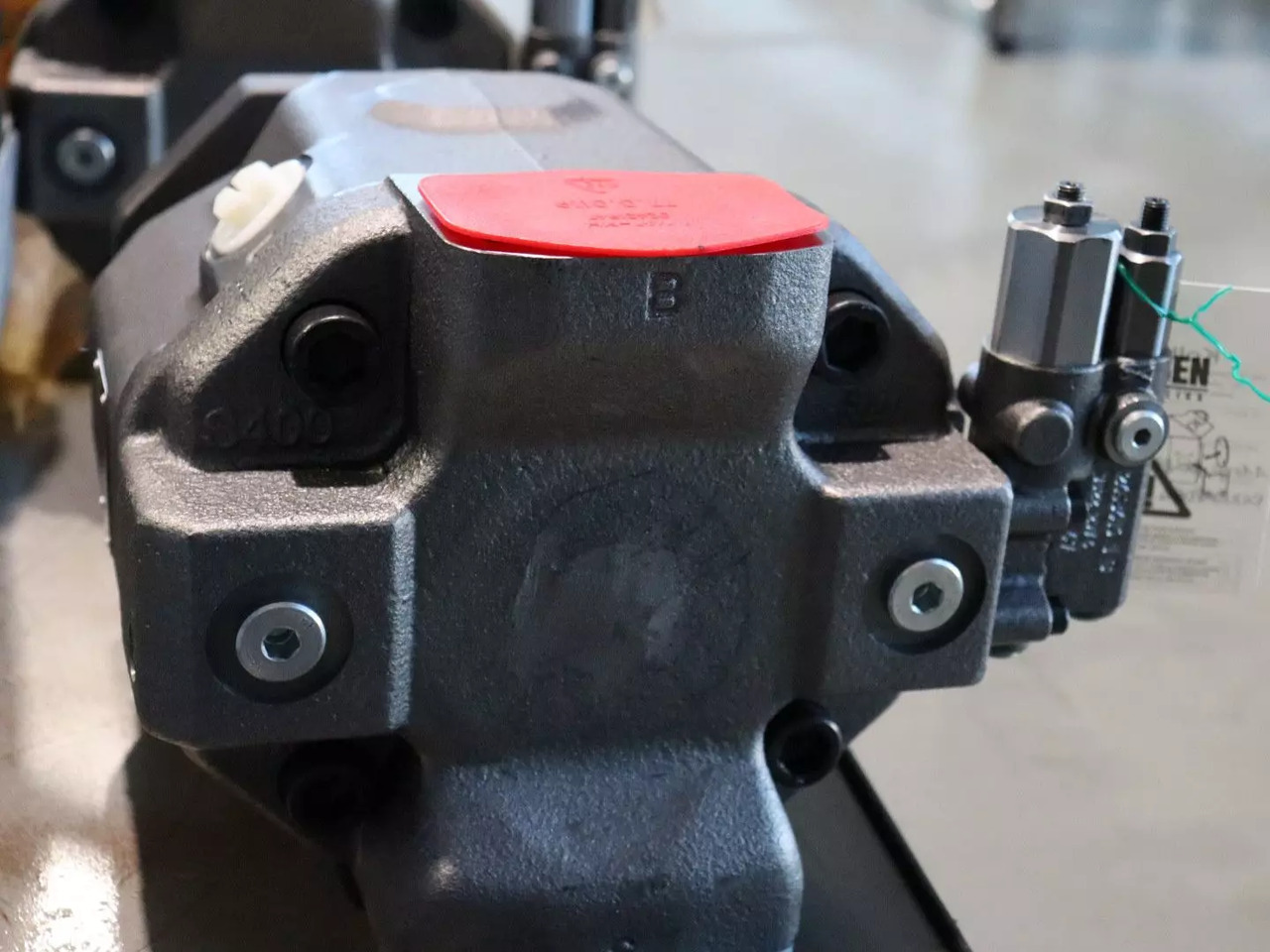 REXROTH A10VO100DFR/31L-VSC62N00 - Bomba hidráulica para Equipo de manutención: foto 2 REXROTH A10VO100DFR/31L-VSC62N00 - Bomba hidráulica para Equipo de manutención: foto 2