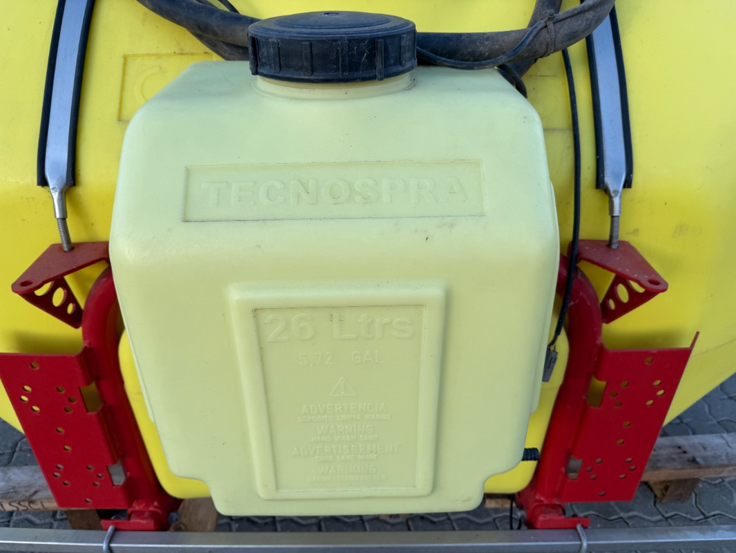 Tecnocar Tecnospra 1500 Fronttank - Cosechadora: foto 3 Tecnocar Tecnospra 1500 Fronttank - Cosechadora: foto 3