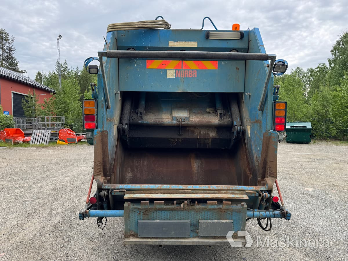 Scania P94DB 4X2 NA 230 Sopbil Scania P94DB 4X2 Baklastare - Camión de basura: foto 4 Scania P94DB 4X2 NA 230 Sopbil Scania P94DB 4X2 Baklastare - Camión de basura: foto 4