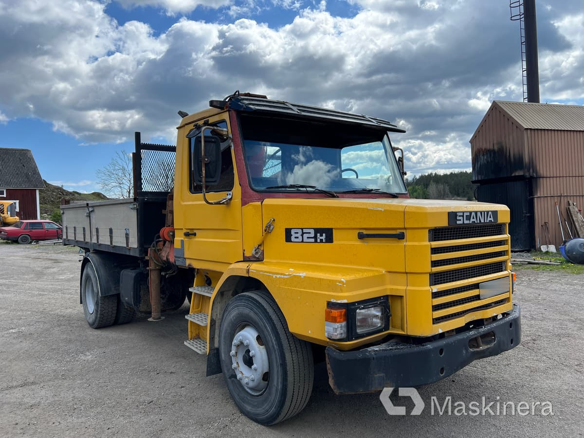 Scania T82HL4X2LS46KK Kran / tippbil Scania 82H - Camión volquete, Camión grúa: foto 3 Scania T82HL4X2LS46KK Kran / tippbil Scania 82H - Camión volquete, Camión grúa: foto 3