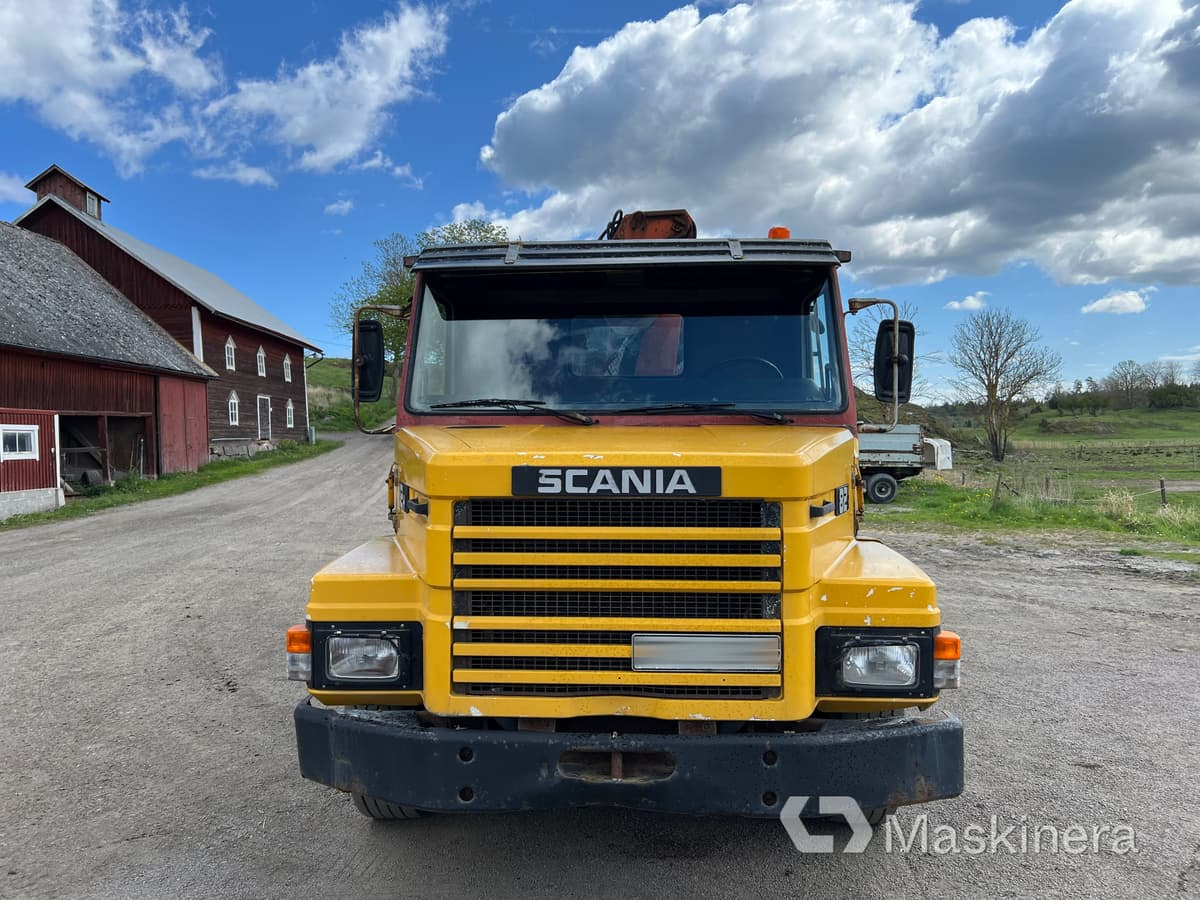 Scania T82HL4X2LS46KK Kran / tippbil Scania 82H - Camión volquete, Camión grúa: foto 2 Scania T82HL4X2LS46KK Kran / tippbil Scania 82H - Camión volquete, Camión grúa: foto 2