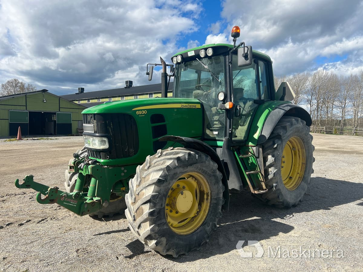 Traktor John Deere 6930 Premium med frontlyft - Tractor: foto 1 Traktor John Deere 6930 Premium med frontlyft - Tractor: foto 1