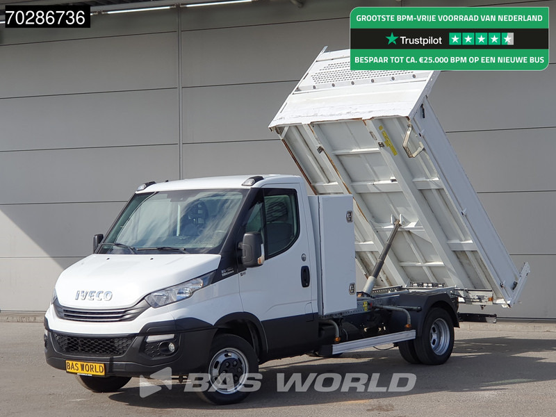 Iveco Daily 35C18 3.0L Automaat Kipper met Kist Dubbellucht 3,5t Trekhaak Airco Euro6 Tipper Kieper Benne 2m3 Airco Trekhaak Cruise control - Volquete furgoneta: foto 1 Iveco Daily 35C18 3.0L Automaat Kipper met Kist Dubbellucht 3,5t Trekhaak Airco Euro6 Tipper Kieper Benne 2m3 Airco Trekhaak Cruise control - Volquete furgoneta: foto 1