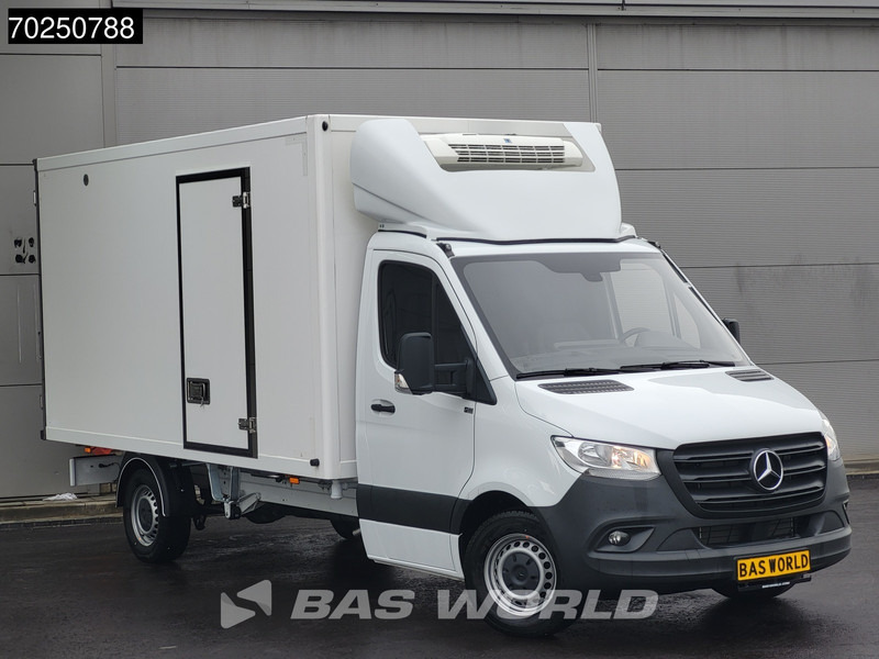 Mercedes-Benz Sprinter 317 CDI Koelwagen Automaat Zijdeur 2025-Model Thermo King V-300max 230v-Stekker 170PK Airco Cruise MBUX CarPlay Euro6 Koel Koele - Furgoneta frigorifica: foto 2 Mercedes-Benz Sprinter 317 CDI Koelwagen Automaat Zijdeur 2025-Model Thermo King V-300max 230v-Stekker 170PK Airco Cruise MBUX CarPlay Euro6 Koel Koele - Furgoneta frigorifica: foto 2