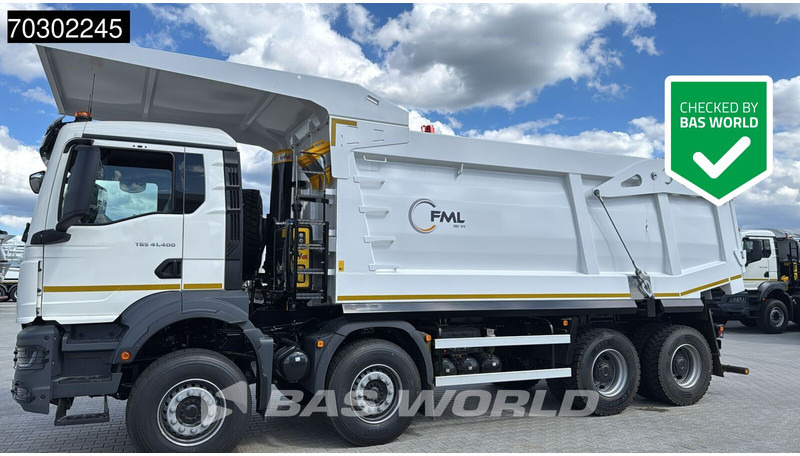 MAN TGS 41.400 8X4 23m3 Wielton Mining tipper Manual Steel suspension EURO 2 - Camión volquete: foto 1 MAN TGS 41.400 8X4 23m3 Wielton Mining tipper Manual Steel suspension EURO 2 - Camión volquete: foto 1