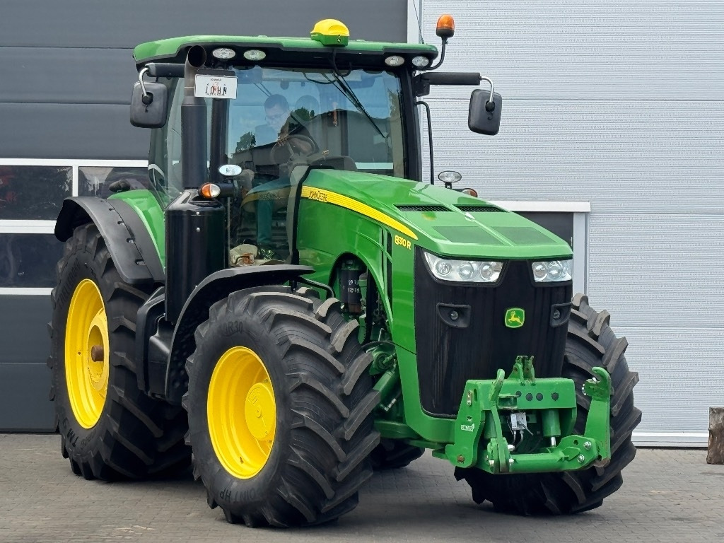 John Deere 8310 R - Tractor: foto 1 John Deere 8310 R - Tractor: foto 1
