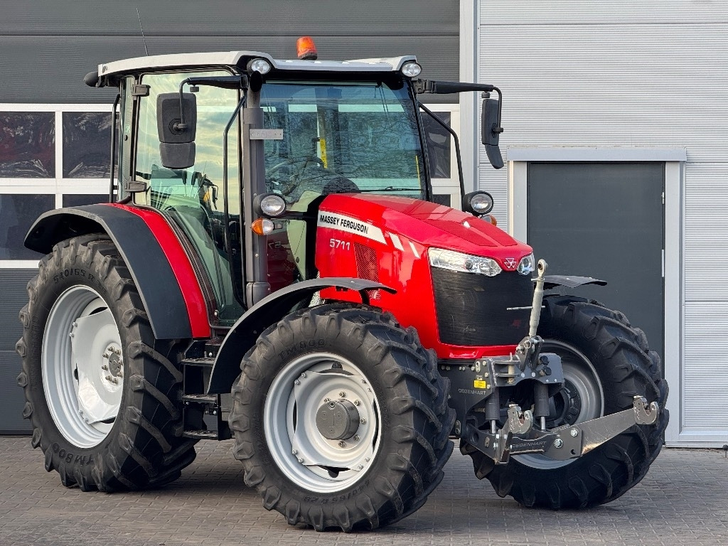 Massey Ferguson 5711 - Tractor: foto 1 Massey Ferguson 5711 - Tractor: foto 1