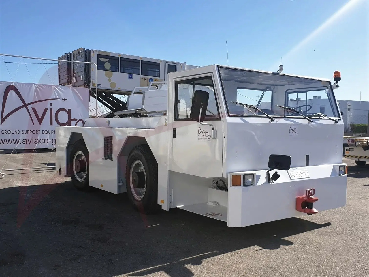 SCHOPF F180 - Remolcador de aviones: foto 1 SCHOPF F180 - Remolcador de aviones: foto 1