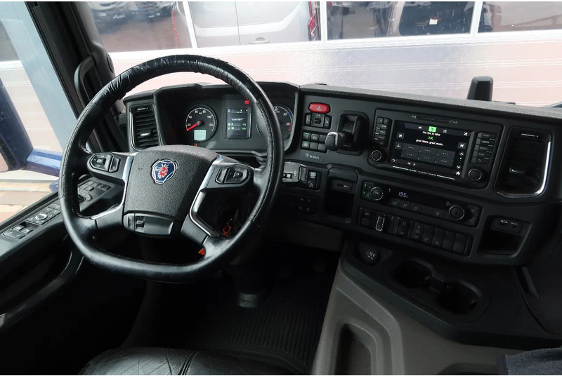 Cabeza tractora Scania P500 6x2/ FULL AIR/ HYDRAULIC/ LEATHER/ 2.950 WB/ DIFF LOCK/ SLIDE DISH: foto 9