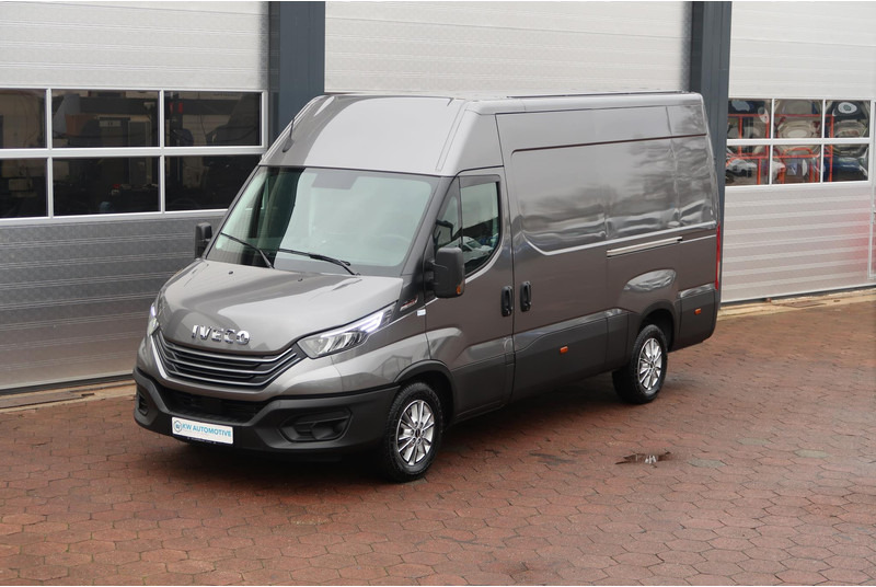 Iveco Daily 35S18HV 3.0 L2H2 BPM VRIJ/ AUT/ 2X SCHUIFDEUR/ CAMERA/ LED/ CRUISE/ CLIMA/ NAVI/ - Furgón: foto 4 Iveco Daily 35S18HV 3.0 L2H2 BPM VRIJ/ AUT/ 2X SCHUIFDEUR/ CAMERA/ LED/ CRUISE/ CLIMA/ NAVI/ - Furgón: foto 4