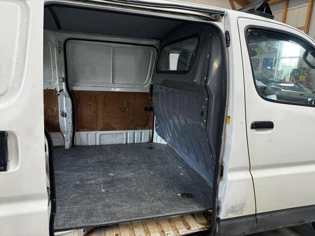 TOYOTA HiAce 2.5TD Kasten lang 4WD 4x4 - Furgón: foto 5 TOYOTA HiAce 2.5TD Kasten lang 4WD 4x4 - Furgón: foto 5