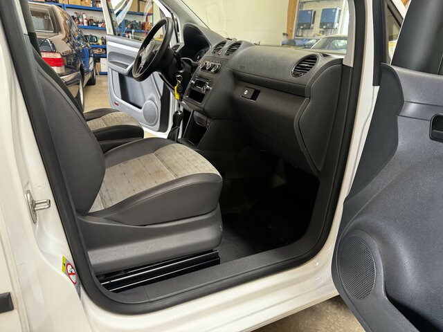 VW Caddy 1.6 TDI Kasten Sortimo AHK... - Furgoneta pequeña: foto 5 VW Caddy 1.6 TDI Kasten Sortimo AHK... - Furgoneta pequeña: foto 5