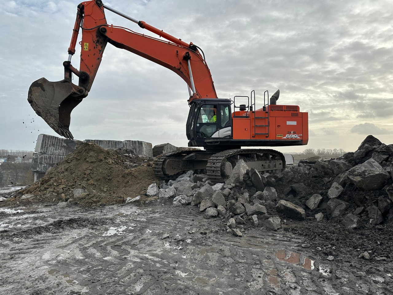Hitachi ZX690 LCR - 6 - Excavadora de cadenas: foto 1 Hitachi ZX690 LCR - 6 - Excavadora de cadenas: foto 1