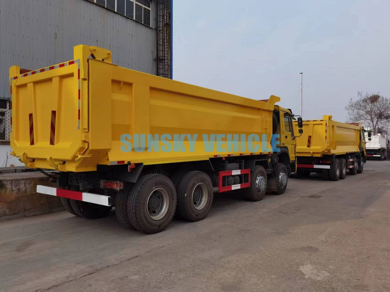 HOWO 8X4 dump truck - Camión volquete: foto 5 HOWO 8X4 dump truck - Camión volquete: foto 5