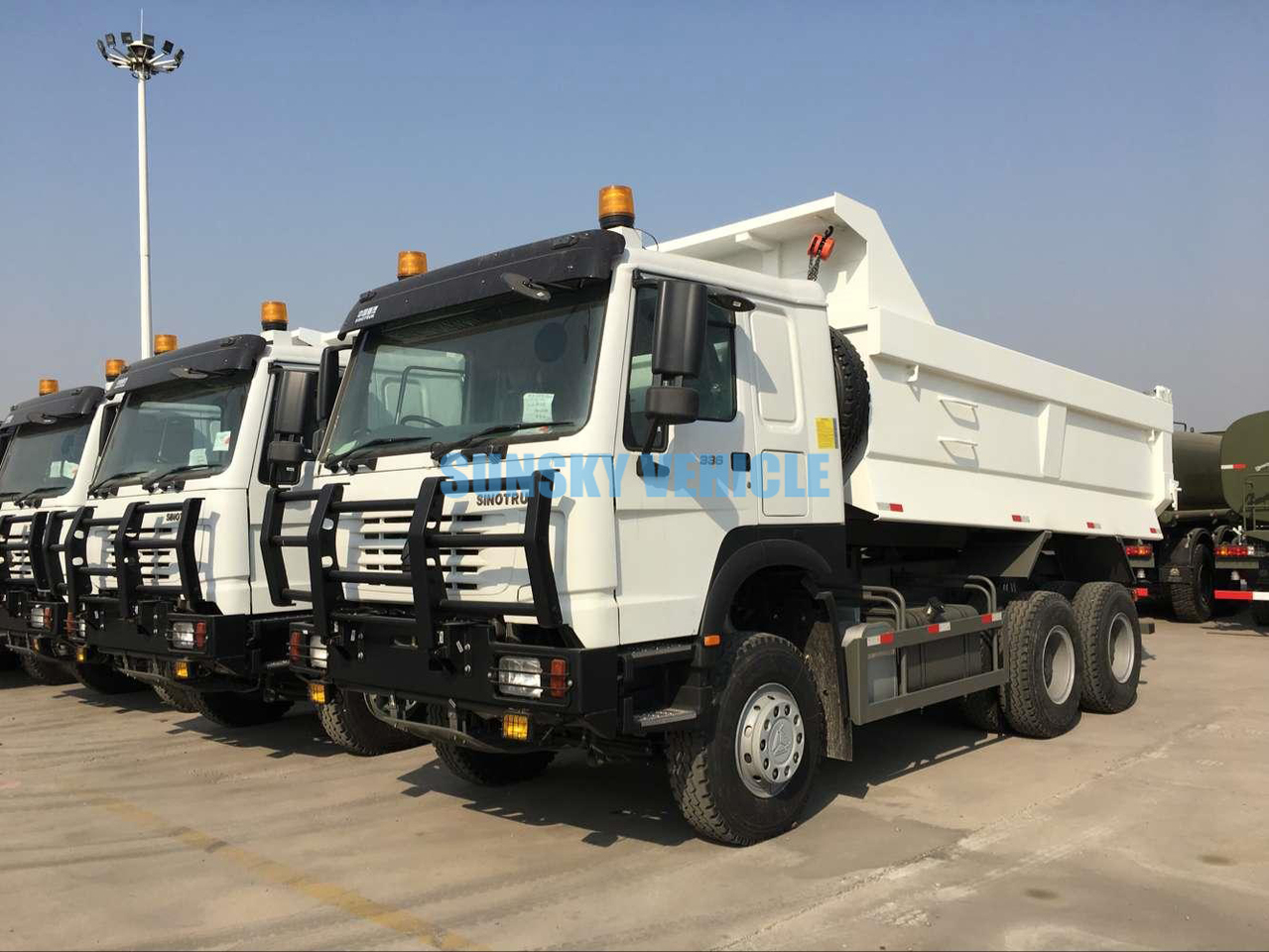 HOWO Brand New 6X4 380/430HP Tipper Truck - Camión volquete: foto 2 HOWO Brand New 6X4 380/430HP Tipper Truck - Camión volquete: foto 2