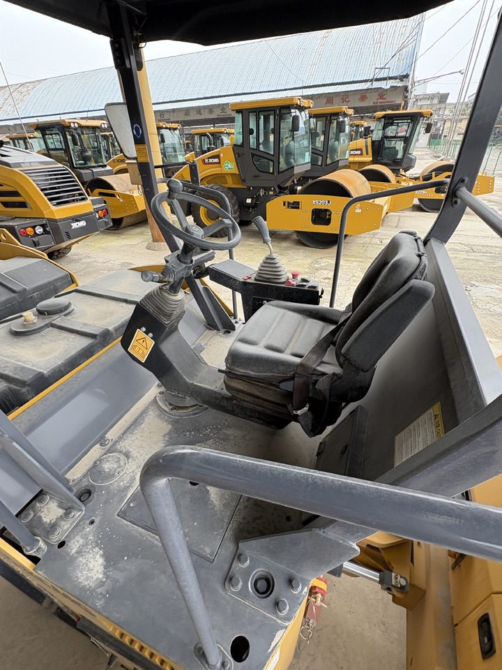 XCMG 8 ton 2Y103 double drum used vibratory road roller compactor 2022 - Apisonadora de asfalto: foto 2 XCMG 8 ton 2Y103 double drum used vibratory road roller compactor 2022 - Apisonadora de asfalto: foto 2