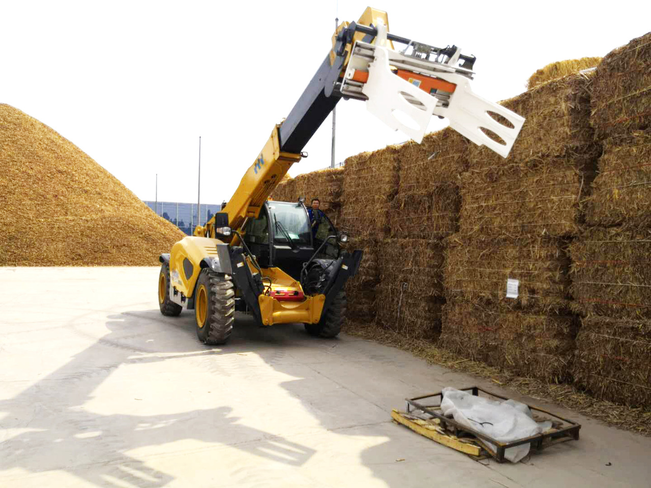 XCMG Certified Used 4.5t Small Telescopic Boom Telehandler Forklift Xc6-1056vn - Manipulador telescópico: foto 4 XCMG Certified Used 4.5t Small Telescopic Boom Telehandler Forklift Xc6-1056vn - Manipulador telescópico: foto 4