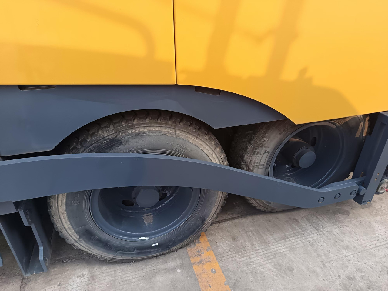 XCMG Official Road Machinery Used Asphalt Paver RP453L 3.4m Small Asphalt Paver Price - Pavimentadora de asfalto: foto 4 XCMG Official Road Machinery Used Asphalt Paver RP453L 3.4m Small Asphalt Paver Price - Pavimentadora de asfalto: foto 4