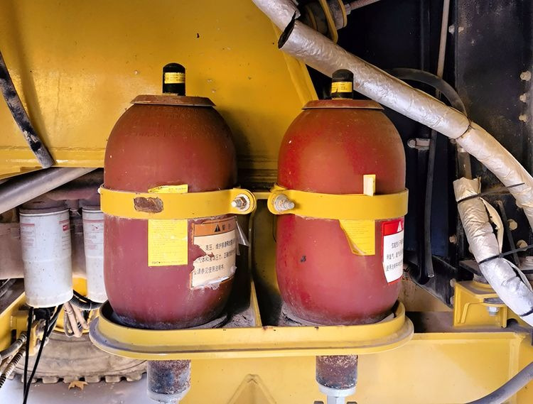 XCMG Official Used Cheap Tipper Truck XDR85T 70 Ton Mining Dump Truck Price - Dúmper: foto 4 XCMG Official Used Cheap Tipper Truck XDR85T 70 Ton Mining Dump Truck Price - Dúmper: foto 4