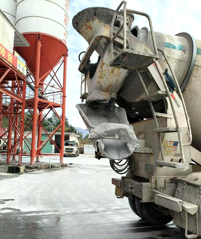 XCMG Official Used Concrete Mixer Truck HOWO G4802D 12m³ Cement Mixer Truck Price - Camión hormigonera: foto 2 XCMG Official Used Concrete Mixer Truck HOWO G4802D 12m³ Cement Mixer Truck Price - Camión hormigonera: foto 2