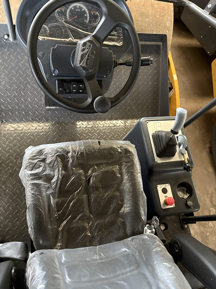 XCMG XS123 12ton used hydraulic road roller price - Apisonadora de asfalto: foto 4 XCMG XS123 12ton used hydraulic road roller price - Apisonadora de asfalto: foto 4
