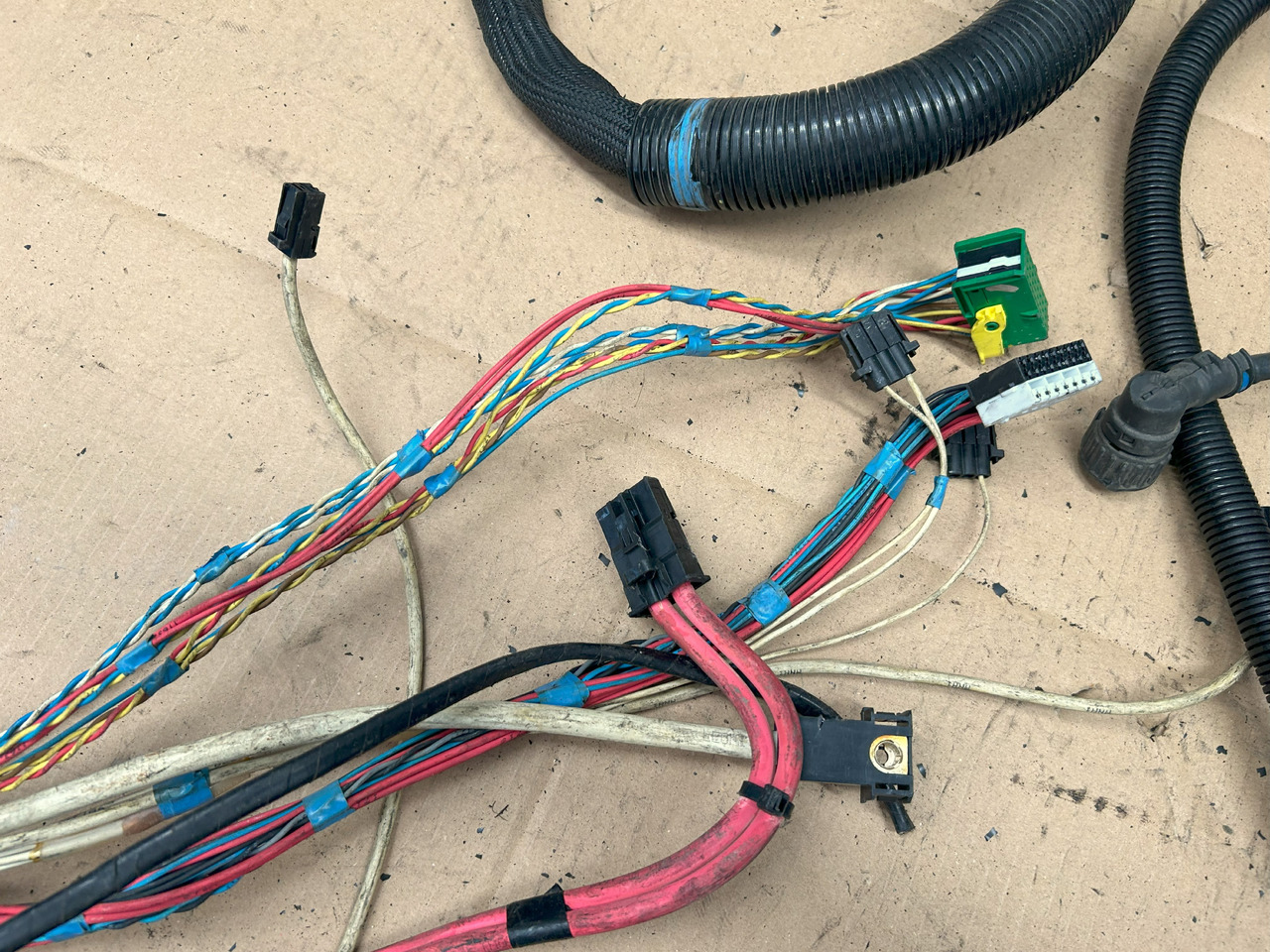 DAF XF 106 J3C ENGINE WIRING HARNESS - Cables/ Alambres: foto 5 DAF XF 106 J3C ENGINE WIRING HARNESS - Cables/ Alambres: foto 5