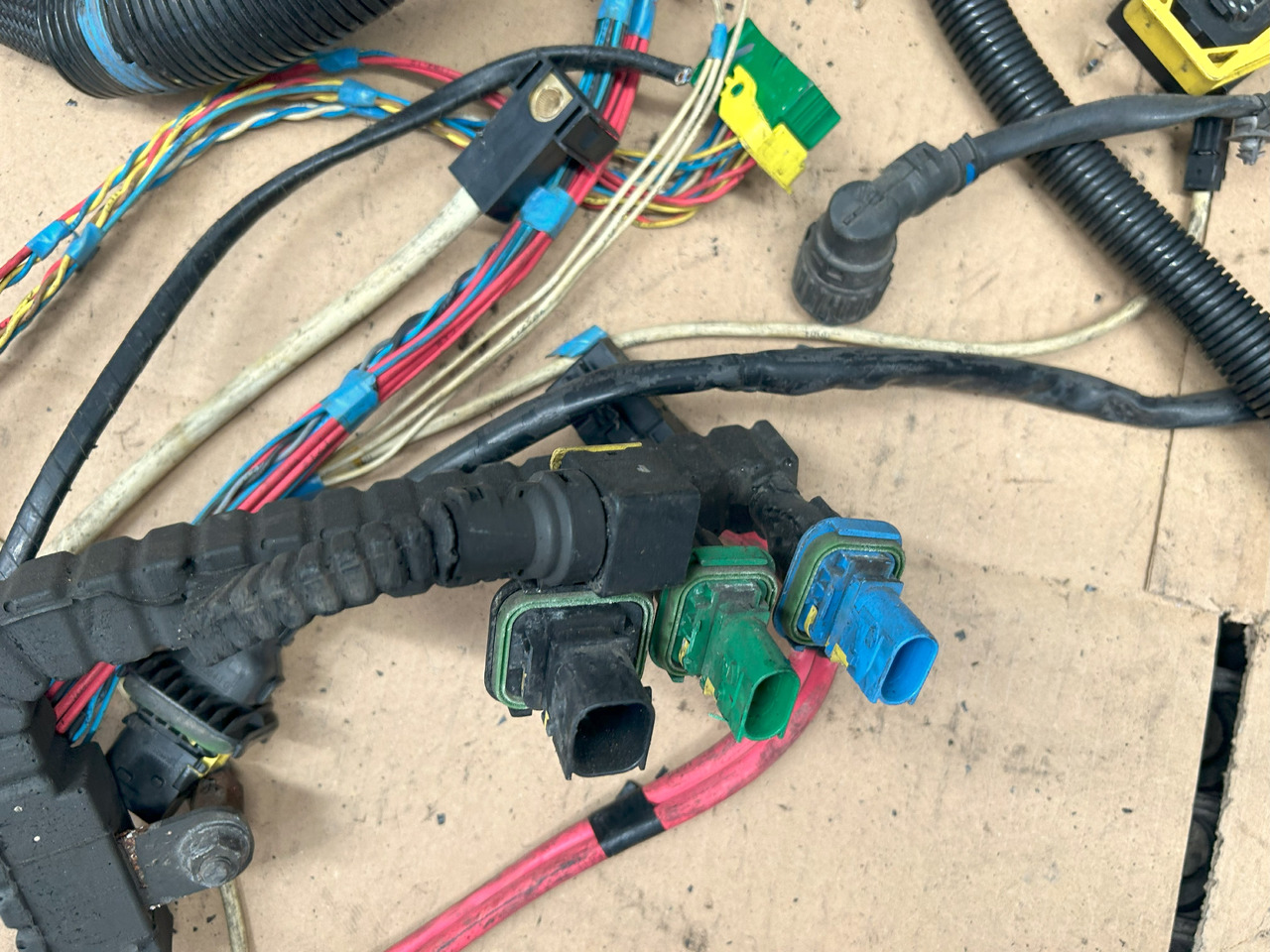 DAF XF 106 J3C ENGINE WIRING HARNESS - Cables/ Alambres: foto 3 DAF XF 106 J3C ENGINE WIRING HARNESS - Cables/ Alambres: foto 3