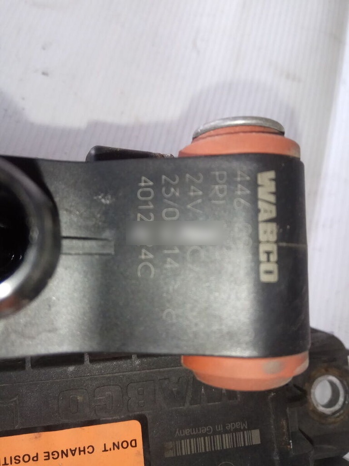 Elektrozawór AdBlue WABCO 446091304 DAF XF 106 truck - Silenciador/ Sistema de escape para Camión: foto 5 Elektrozawór AdBlue WABCO 446091304 DAF XF 106 truck - Silenciador/ Sistema de escape para Camión: foto 5