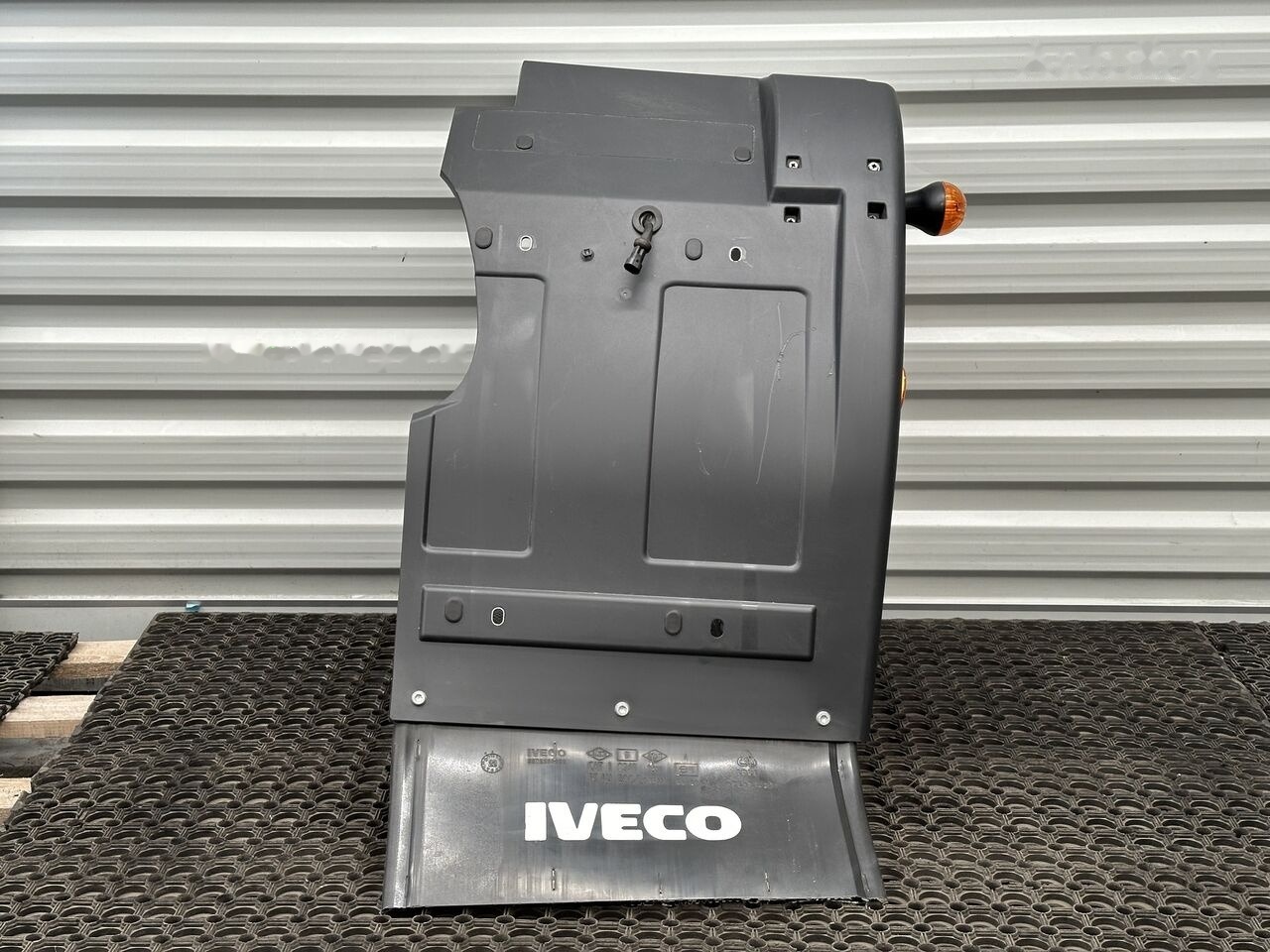 IVECO EUROCARGO 5801551254 IVECO 5801551254 R - Guardabarros para Camión: foto 1 IVECO EUROCARGO 5801551254 IVECO 5801551254 R - Guardabarros para Camión: foto 1