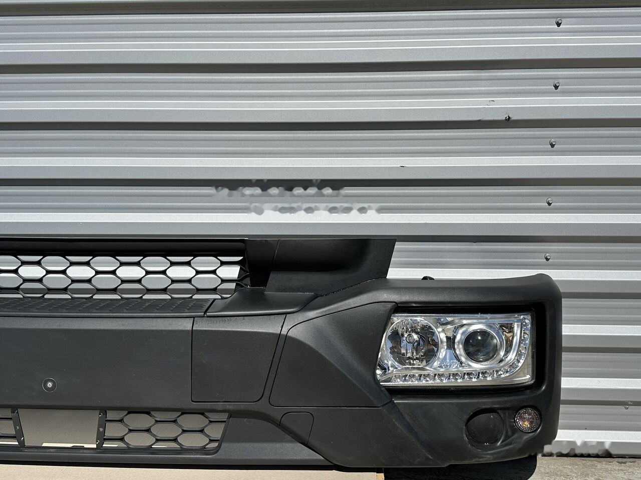 IVECO EUROCARGO STRALIS 5801696199 / 5801745452 / 5801745449 - Parachoques para Camión: foto 3 IVECO EUROCARGO STRALIS 5801696199 / 5801745452 / 5801745449 - Parachoques para Camión: foto 3