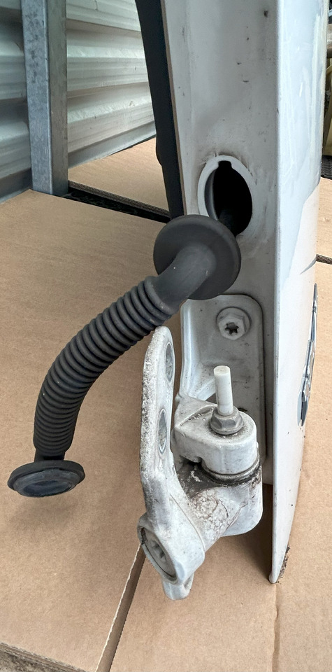 MERCEDES ACTROS MP4 DOOR LEFT WITH MIRROR - Puerta y piezas: foto 3 MERCEDES ACTROS MP4 DOOR LEFT WITH MIRROR - Puerta y piezas: foto 3