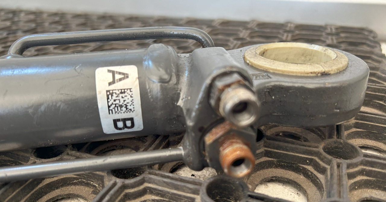 MERCEDES ATEGO CABIN LIFTING ACTUATOR + PUMP - Suspensión de cabina: foto 5 MERCEDES ATEGO CABIN LIFTING ACTUATOR + PUMP - Suspensión de cabina: foto 5