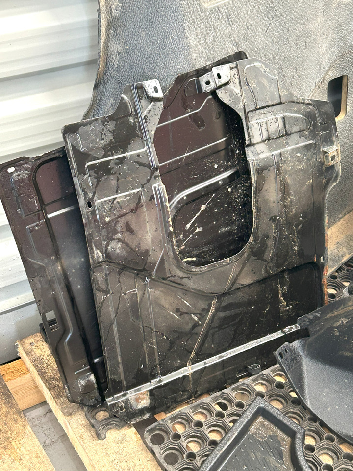 MERCEDES-BENZ KOMPLETNA PRZEKŁADKA WNĘTRZA - DESKA KONSOLA DO ANGLIKA MERCEDES AROCS MP4 - Cabina: foto 5 MERCEDES-BENZ KOMPLETNA PRZEKŁADKA WNĘTRZA - DESKA KONSOLA DO ANGLIKA MERCEDES AROCS MP4 - Cabina: foto 5