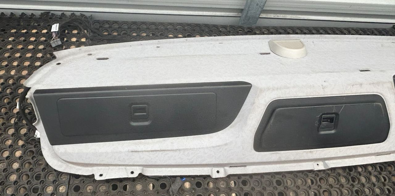 MERCEDES-BENZ UPPER COCKPIT STORAGE COMPARTMENTS SHELVES SHELF STORAGE COMPARTMENT L StreamSpace, 2.30 m - Cabina e interior: foto 3 MERCEDES-BENZ UPPER COCKPIT STORAGE COMPARTMENTS SHELVES SHELF STORAGE COMPARTMENT L StreamSpace, 2.30 m - Cabina e interior: foto 3