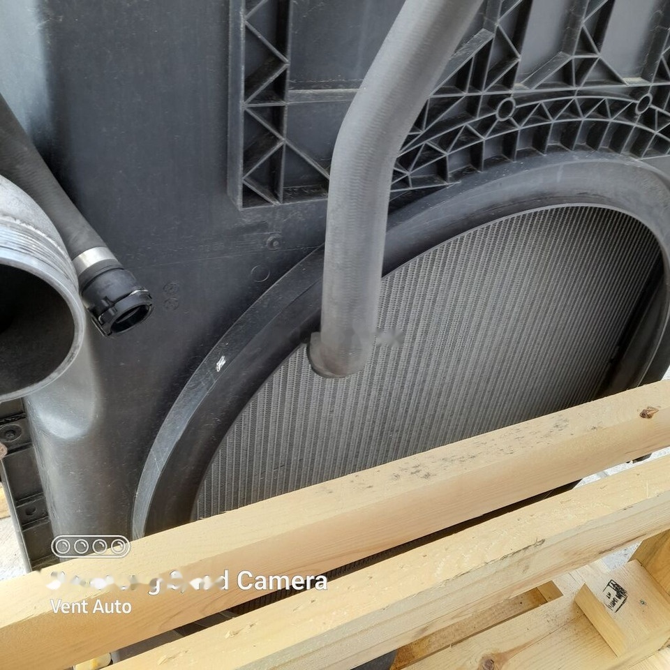 Mercedes-Benz ACTROS MP4 A9605000002 / A9605002501 Mercedes-Benz A9605000002 / A9605002501 - Condensador para Camión: foto 4 Mercedes-Benz ACTROS MP4 A9605000002 / A9605002501 Mercedes-Benz A9605000002 / A9605002501 - Condensador para Camión: foto 4
