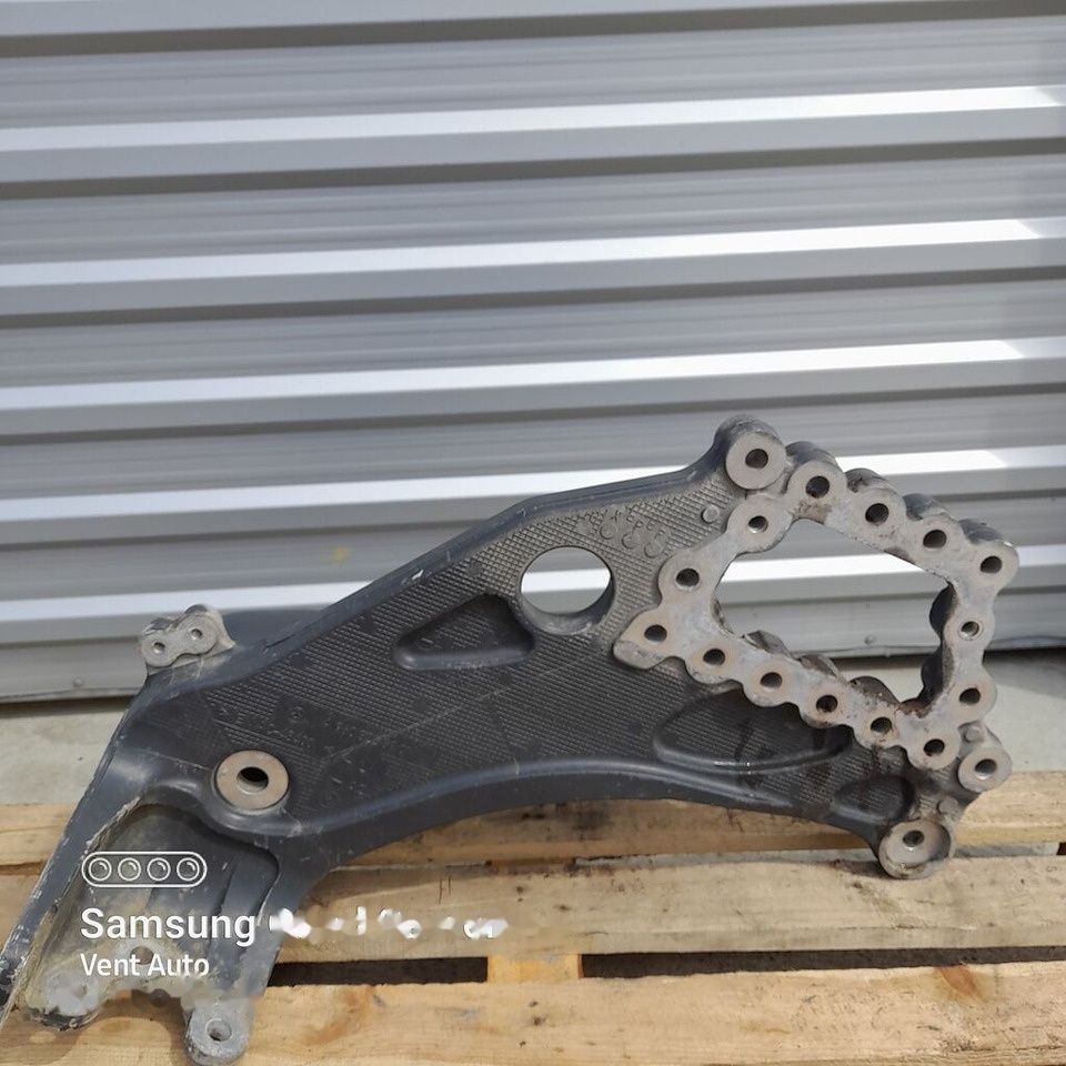 Mocowanie resora/ wspornik LEFT Mercedes-Benz ACTROS MP4 A9603223901 Mercedes-Benz A9603223901 - Suspensión de cabina para Camión: foto 1 Mocowanie resora/ wspornik LEFT Mercedes-Benz ACTROS MP4 A9603223901 Mercedes-Benz A9603223901 - Suspensión de cabina para Camión: foto 1