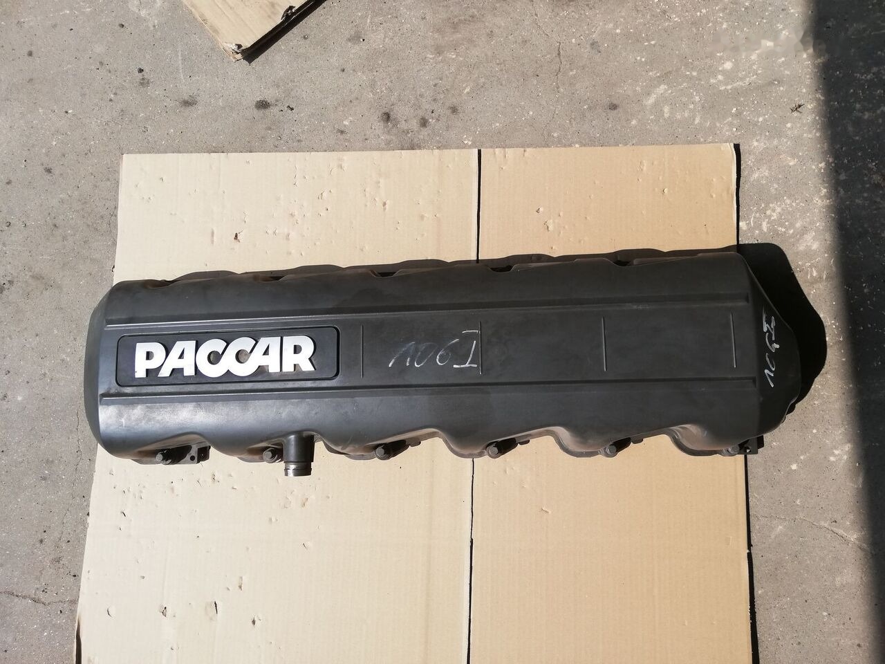 Pokrywa Osłona Głowicy Silnika Zaworów 1885471 DAF XF 106 truck - Motor y piezas para Camión: foto 2 Pokrywa Osłona Głowicy Silnika Zaworów 1885471 DAF XF 106 truck - Motor y piezas para Camión: foto 2