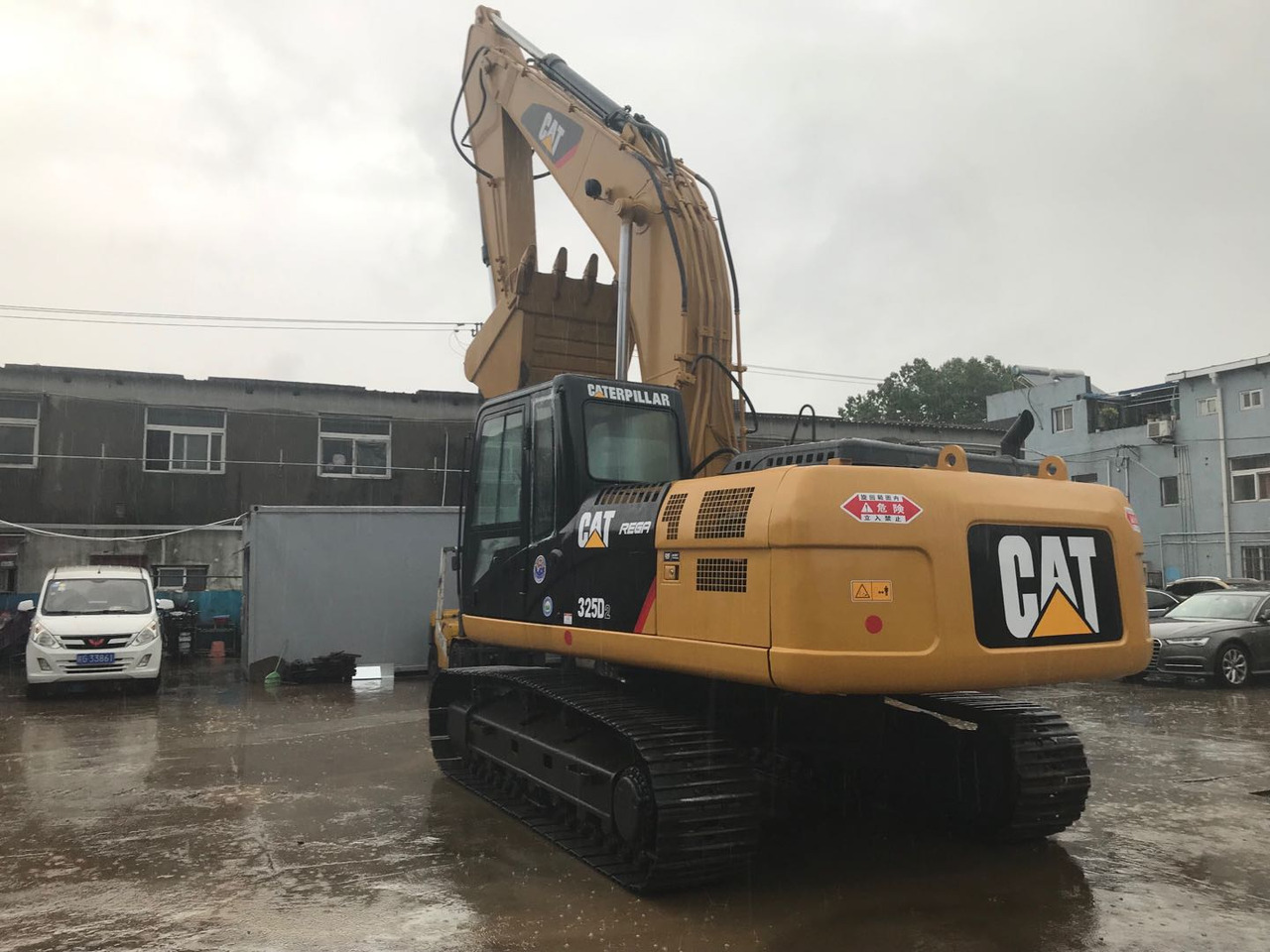 Caterpillar Used Excavator Cheap Price CAT 325D, 325BL Made in Japan - Excavadora de cadenas: foto 2 Caterpillar Used Excavator Cheap Price CAT 325D, 325BL Made in Japan - Excavadora de cadenas: foto 2