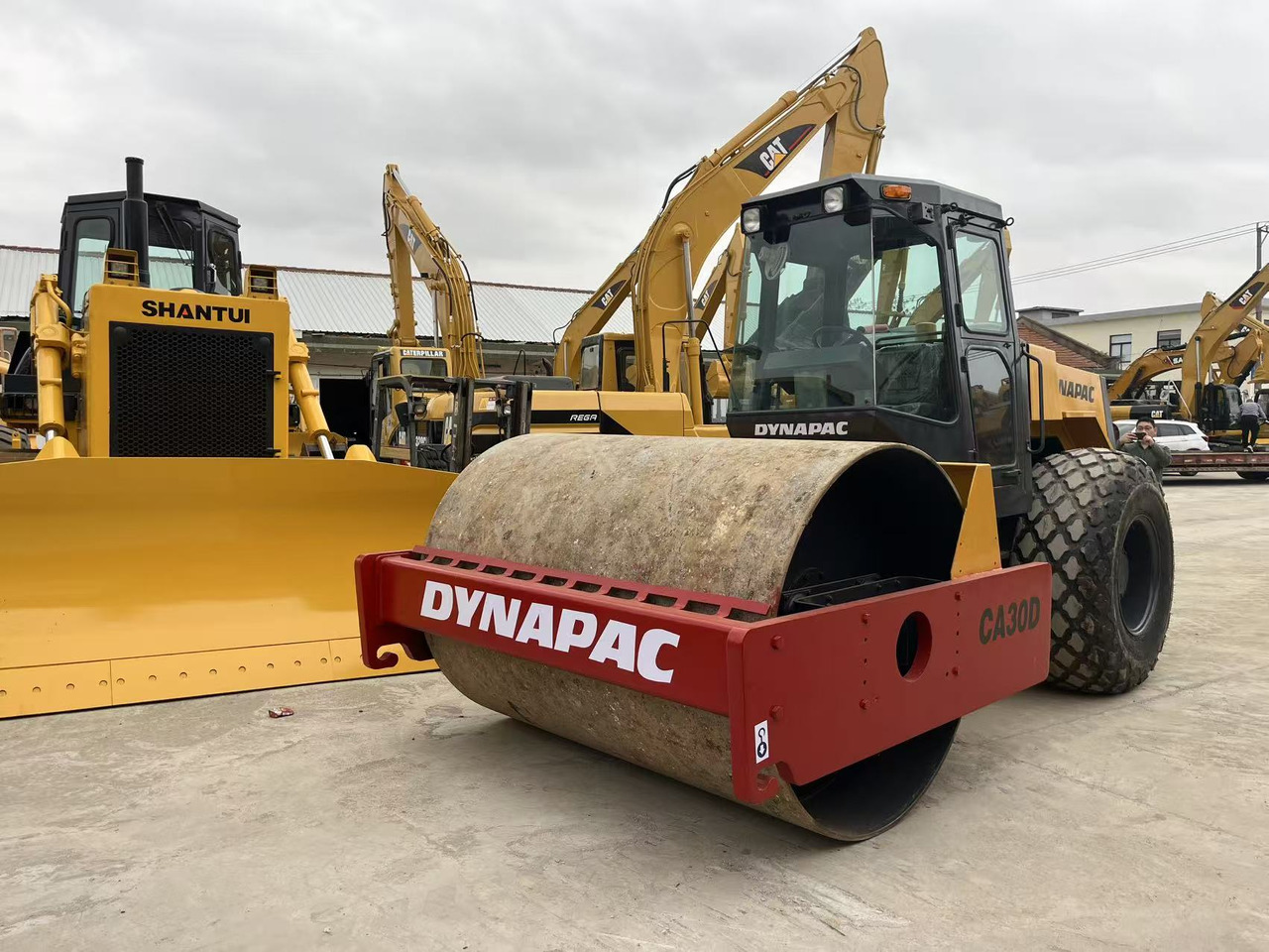 Dynapac Vibratory Road roller CA30D, CA25D Good Price on Sale - Apisonadora de asfalto: foto 3 Dynapac Vibratory Road roller CA30D, CA25D Good Price on Sale - Apisonadora de asfalto: foto 3