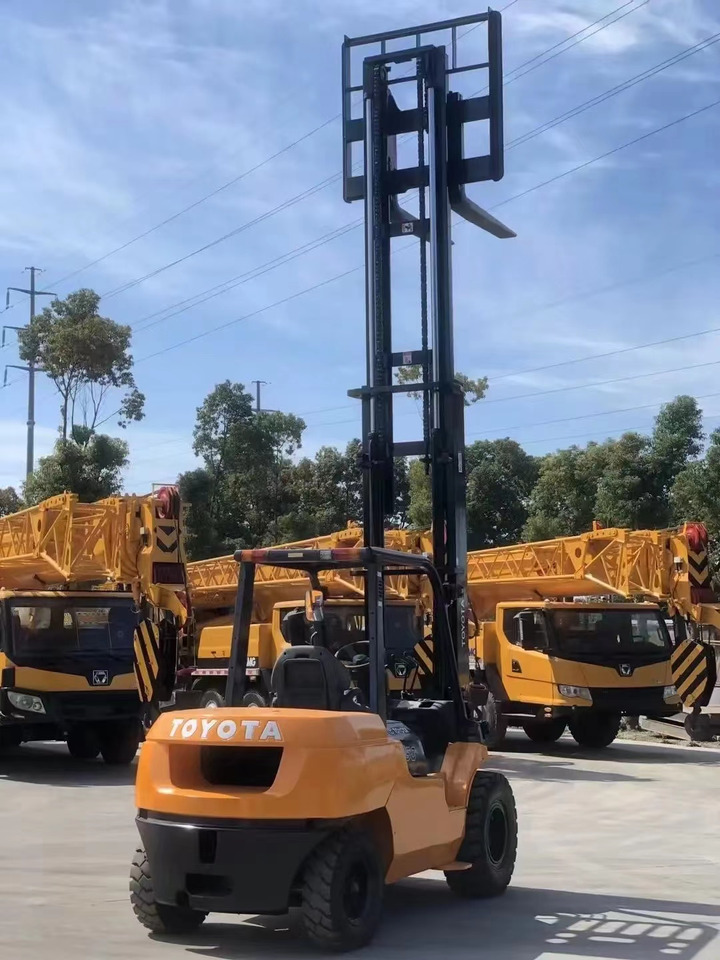 Toyota 5 ton Forklift Good Price FD50 with Side Shifter - Carretilla elevadora diésel: foto 1 Toyota 5 ton Forklift Good Price FD50 with Side Shifter - Carretilla elevadora diésel: foto 1