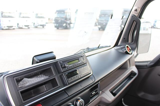 Camión chasis FUSO eCanter 4C15E: foto 7