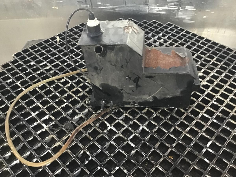 Liebherr Equalizing Reservoir - Sistema de admisión de aire: foto 2 Liebherr Equalizing Reservoir - Sistema de admisión de aire: foto 2