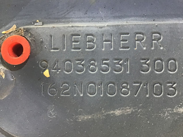 Liebherr Fuel Tank - Depósito de combustible: foto 2 Liebherr Fuel Tank - Depósito de combustible: foto 2