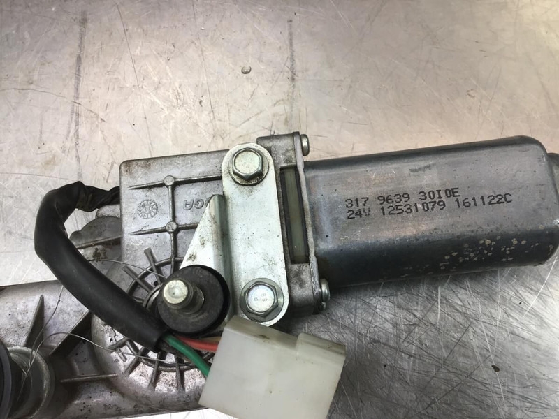 Liebherr L550 - Limpiaparabrisas: foto 1 Liebherr L550 - Limpiaparabrisas: foto 1