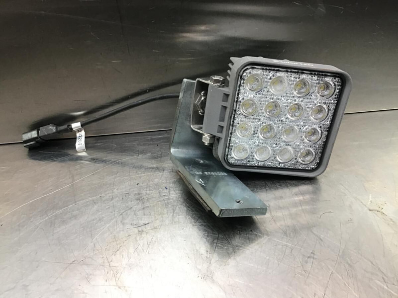 Liebherr LH35 M / LH50 M / LH40 M / LH50 MHR / LH35 MT / A916 / A918 / A918 COMPACT / A920 / A922 RAIL / A924 / A924 RAIL / A928 / LH22 M - Faro delantero: foto 3 Liebherr LH35 M / LH50 M / LH40 M / LH50 MHR / LH35 MT / A916 / A918 / A918 COMPACT / A920 / A922 RAIL / A924 / A924 RAIL / A928 / LH22 M - Faro delantero: foto 3