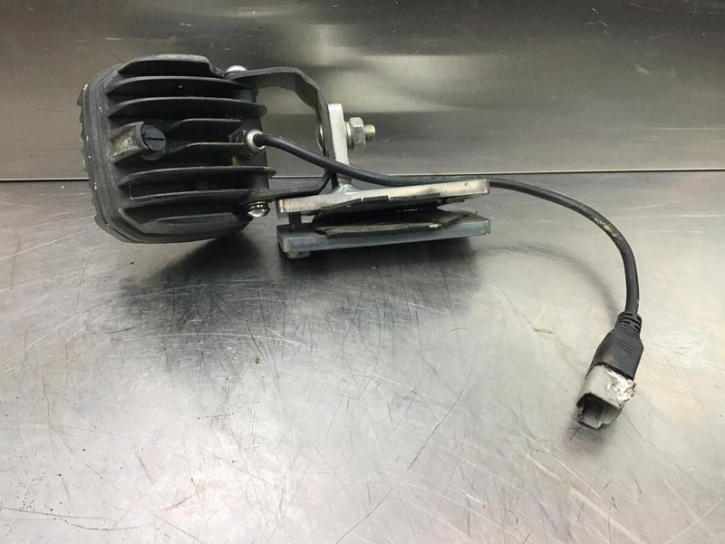 Liebherr LH35 M / LH50 M / LH40 M / LH50 MHR / LH35 MT / A916 / A918 / A918 COMPACT / A920 / A922 RAIL / A924 / A924 RAIL / A928 / LH22 M - Faro delantero: foto 1 Liebherr LH35 M / LH50 M / LH40 M / LH50 MHR / LH35 MT / A916 / A918 / A918 COMPACT / A920 / A922 RAIL / A924 / A924 RAIL / A928 / LH22 M - Faro delantero: foto 1