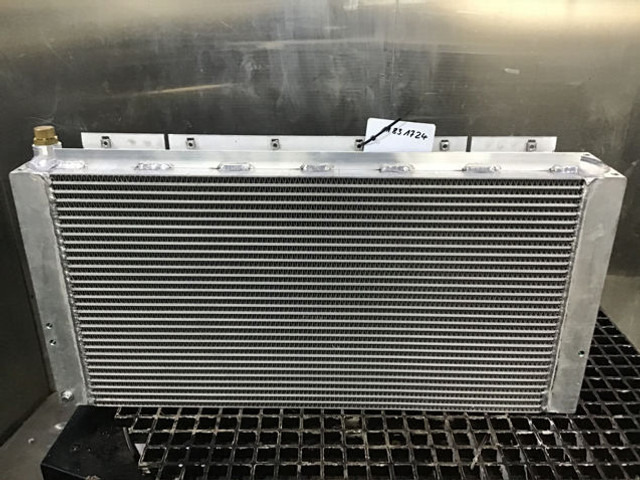 Liebherr Oil Cooler - Enfriador de aceite: foto 2 Liebherr Oil Cooler - Enfriador de aceite: foto 2