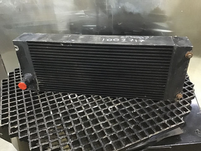 Liebherr Oilcooler - Enfriador de aceite: foto 1 Liebherr Oilcooler - Enfriador de aceite: foto 1