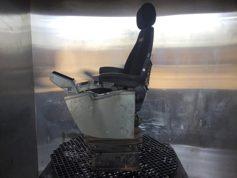 Liebherr R926 COMP / R946 LC / R946 LC-V - Asiento: foto 3 Liebherr R926 COMP / R946 LC / R946 LC-V - Asiento: foto 3
