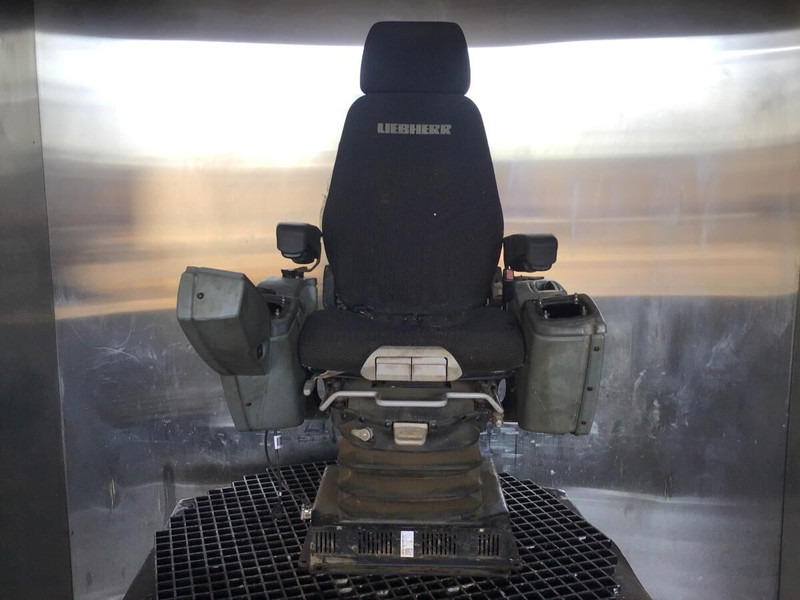 Liebherr R926 COMP / R946 LC / R946 LC-V - Asiento: foto 2 Liebherr R926 COMP / R946 LC / R946 LC-V - Asiento: foto 2